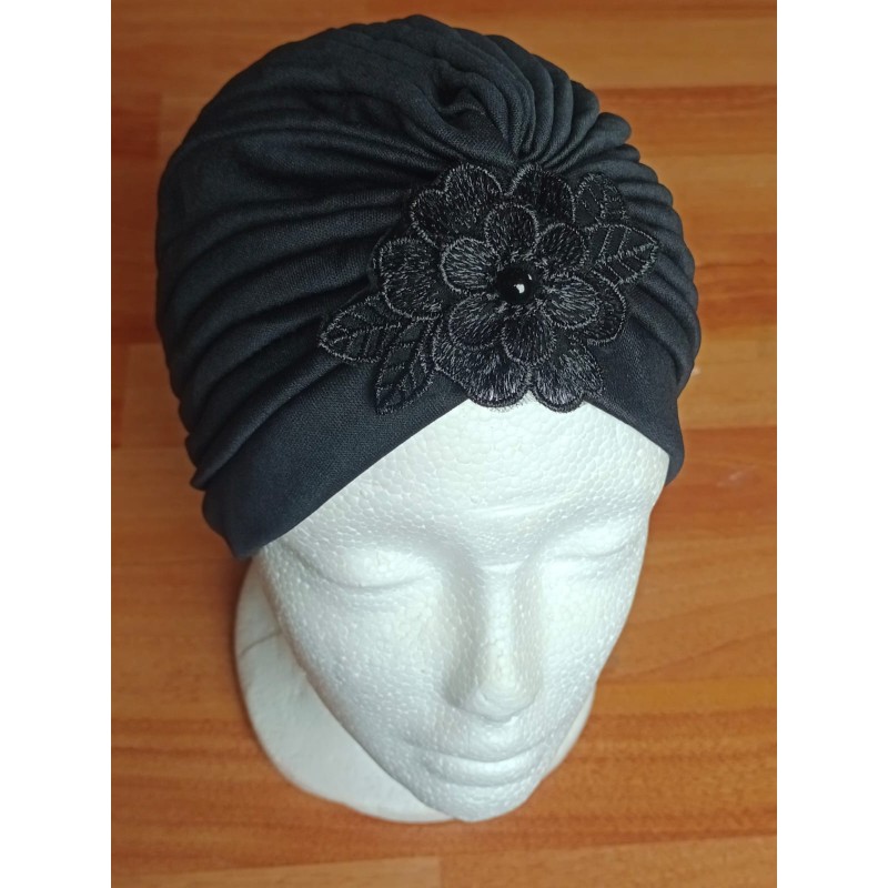 Turbante Color Negro con adorno bordado en tono negro tela primavera verano