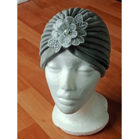 Turbante color Gris con adorno bordado en tono gris tela primavera verano