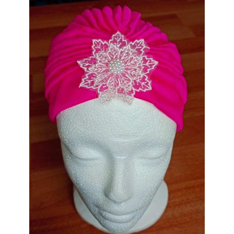 Turbante color Fucsia con adorno bordado en tono rosa, tela primavera verano