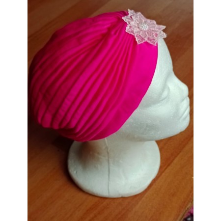 Turbante color Fucsia con adorno bordado en tono rosa, tela primavera verano