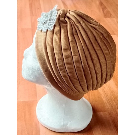 Turbante color Marrón con adorno bordado en tono gris, tela primavera verano