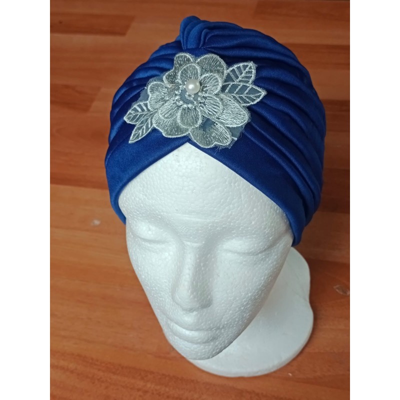 Turbante color Azul con adorno bordado en tono gris, tela primavera verano