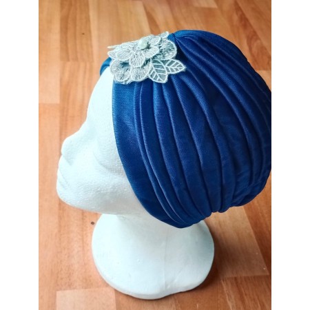 Turbante color Azul con adorno bordado en tono gris, tela primavera verano