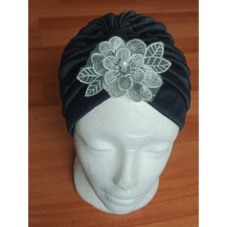 Turbante color Negro con adorno bordado en tono gris, tela primavera verano
